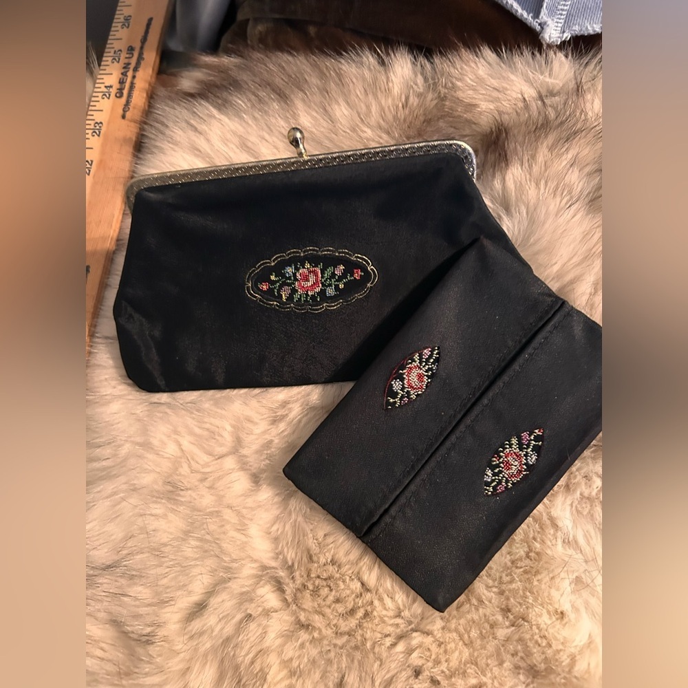 Vintage pouch and tissue holder - Picture 12 of 15